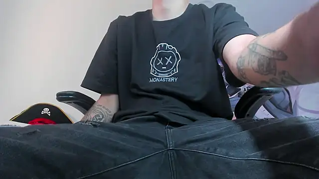 Snapshot of Fran_Boy chatting on October 18, 2025, 12:29 pm Fran Boy online show from October 18, 2025, 12:29 pm