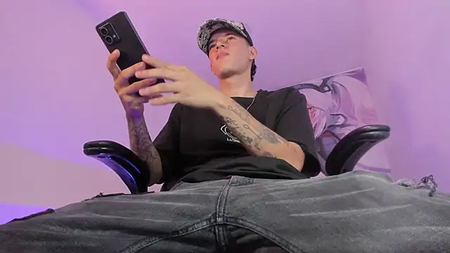 Snapshot of Fran_Boy chatting on December 14, 2025, 3:46 am Fran Boy online show from December 14, 2025, 3:46 am