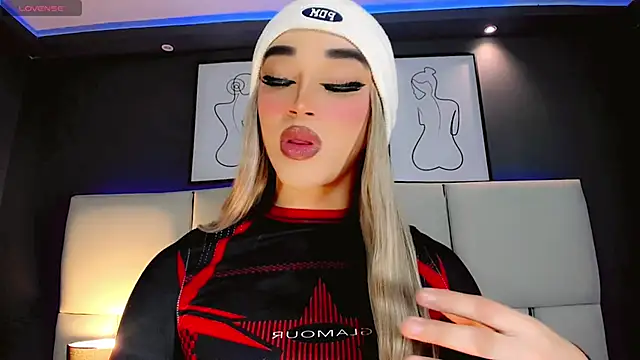 Snapshot of Valeriasmiithh chatting on October 30, 2025, 9:01 pm Valeriasmiithh online show from October 30, 2025, 9:01 pm