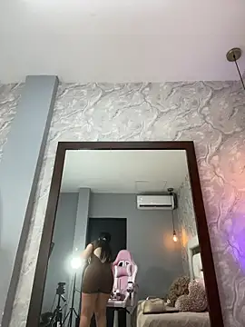 MiaFarkash online show from March 25, 2026, 3:00 pm