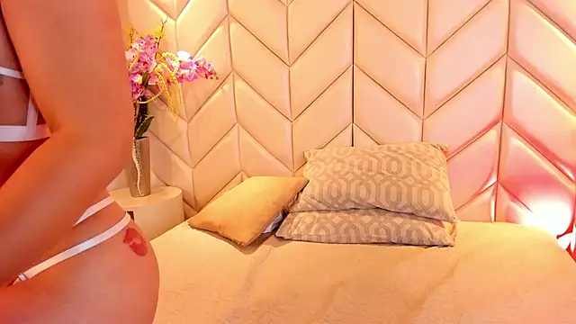 CataRicci online show from December 1, 2025, 6:31 pm