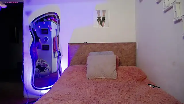 Snapshot of solpeich chatting on October 17, 2025, 5:37 pm solpeich online show from October 17, 2025, 5:37 pm