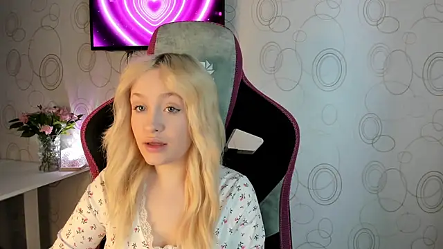 Julliakoill online show from February 13, 2026, 11:10 am