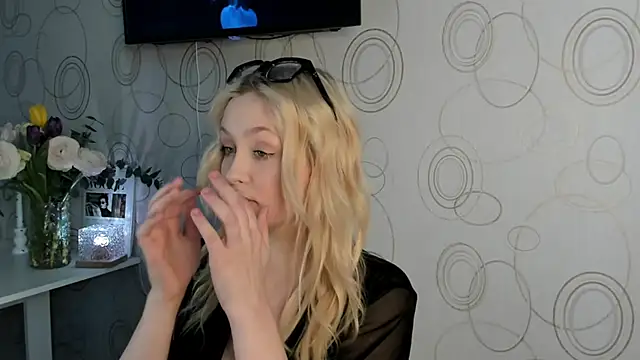 Julliakoill online show from March 13, 2026, 9:58 am