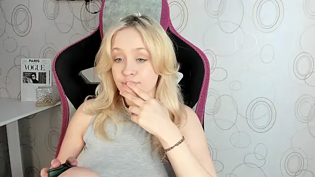 Julliakoill online show from March 4, 2026, 10:12 am