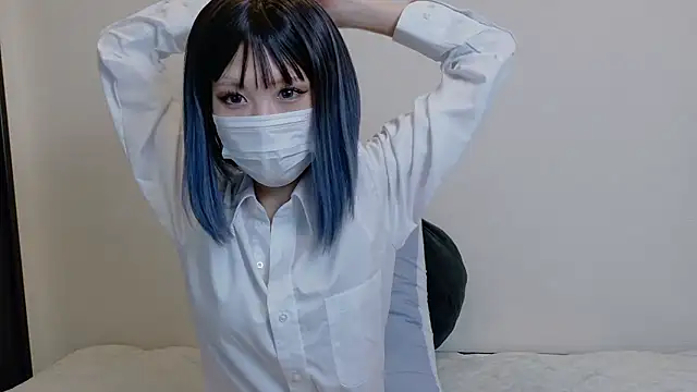 sarina at online show from April 24, 2026, 9:33 am