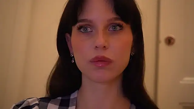 ellaa91 online show from December 5, 2025, 3:32 pm