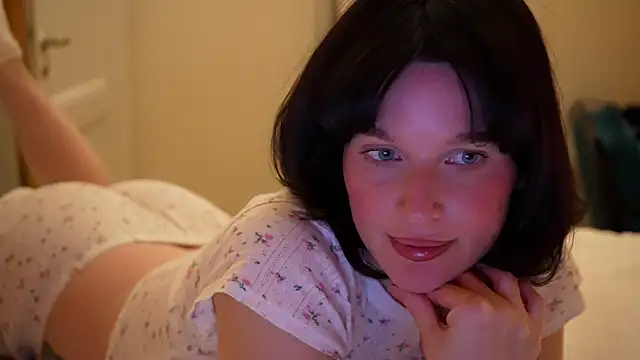 ellaa91 online show from March 16, 2026, 6:43 pm