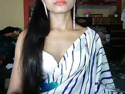 ROSE GOLDE online show from October 8, 2025, 4:29 pm