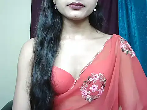 ROSE GOLDE online show from September 16, 2025, 4:41 pm