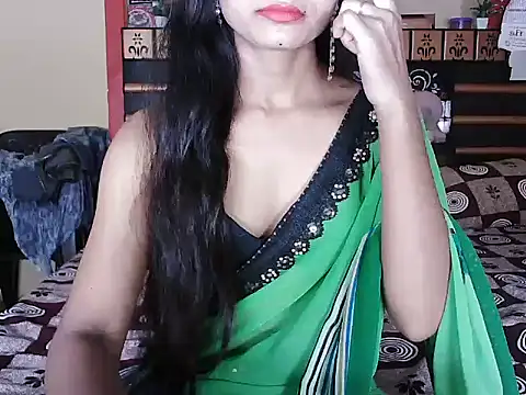 ROSE GOLDE online show from September 30, 2025, 2:56 pm
