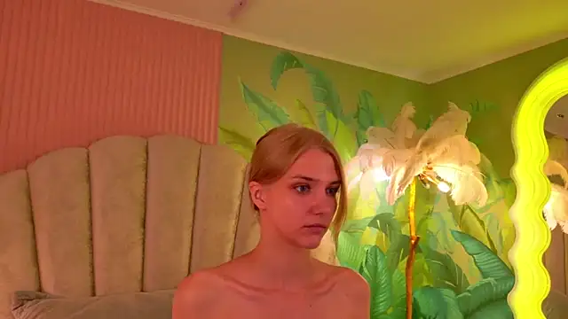 Snapshot of 4example_Chloe chatting on June 8, 2026, 5:41 am 4example Chloe online show from June 8, 2026, 5:41 am
