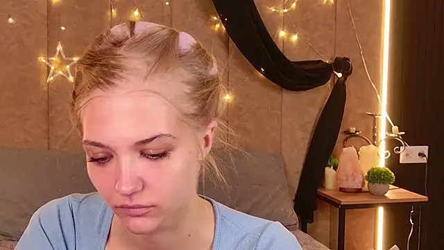 4example Chloe online show from April 23, 2026, 5:25 am