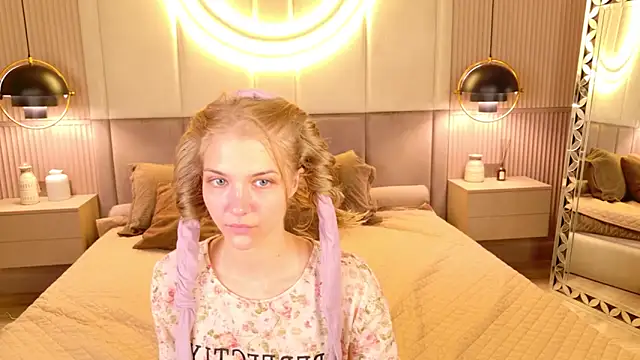 Snapshot of 4example_Chloe chatting on June 5, 2026, 5:34 am 4example Chloe online show from June 5, 2026, 5:34 am
