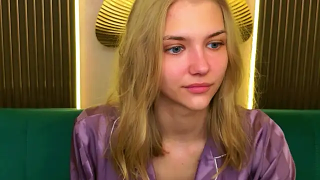 Snapshot of 4example_Chloe chatting on June 7, 2026, 5:34 am 4example Chloe online show from June 7, 2026, 5:34 am
