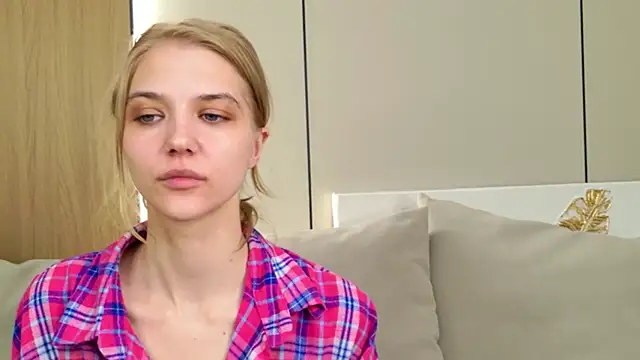 4example Chloe online show from May 6, 2026, 5:33 am
