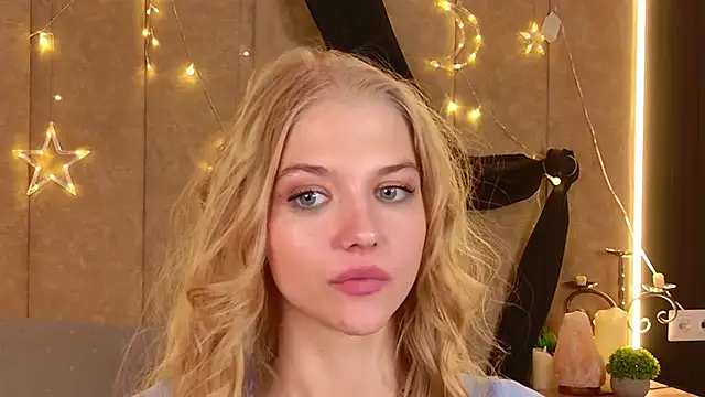 4example Chloe online show from April 23, 2026, 12:40 pm
