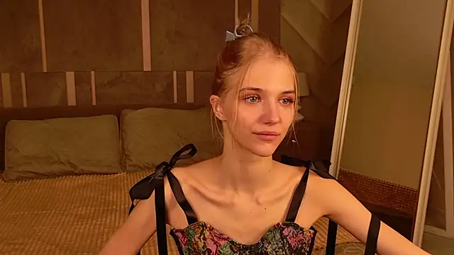 Snapshot of 4example_Chloe chatting on February 18, 2026, 10:33 am 4example Chloe online show from February 18, 2026, 10:33 am