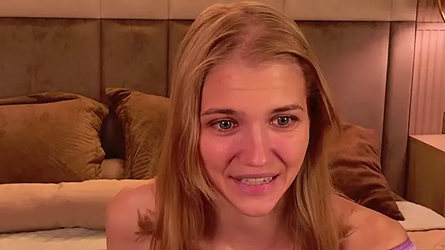 Snapshot of 4example_Chloe chatting on June 13, 2026, 6:00 am 4example Chloe online show from June 13, 2026, 6:00 am