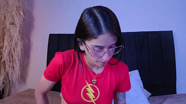 Snapshot of DanielaMonroe chatting on November 25, 2025, 9:04 pm DanielaMonroe online show from November 25, 2025, 9:04 pm