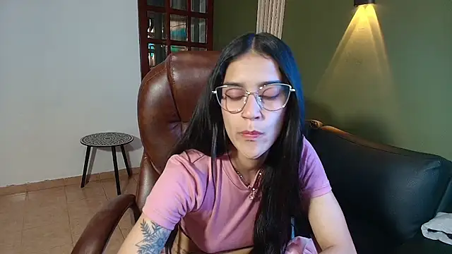 Snapshot of DanielaMonroe chatting on November 4, 2025, 8:34 pm DanielaMonroe online show from November 4, 2025, 8:34 pm