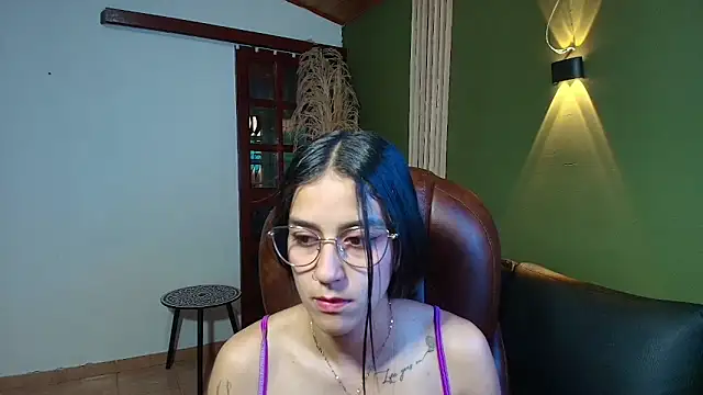 Snapshot of DanielaMonroe chatting on October 20, 2025, 8:42 pm DanielaMonroe online show from October 20, 2025, 8:42 pm