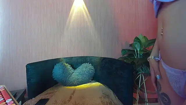 Snapshot of DanielaMonroe chatting on February 28, 2026, 9:47 pm DanielaMonroe online show from February 28, 2026, 9:47 pm