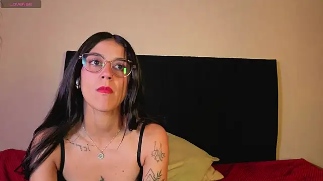 Snapshot of DanielaMonroe chatting on October 17, 2025, 9:05 pm DanielaMonroe online show from October 17, 2025, 9:05 pm