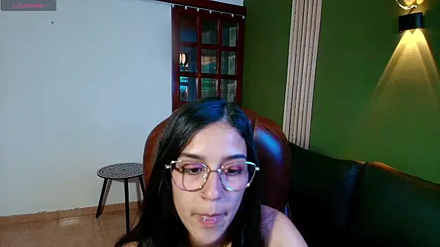 Snapshot of DanielaMonroe chatting on November 13, 2025, 8:02 pm DanielaMonroe online show from November 13, 2025, 8:02 pm