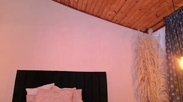 Snapshot of DanielaMonroe chatting on March 18, 2026, 9:37 pm DanielaMonroe online show from March 18, 2026, 9:37 pm