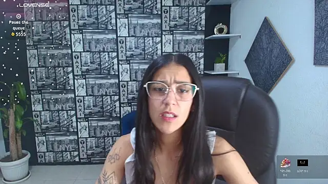 Snapshot of DanielaMonroe chatting on October 29, 2025, 9:14 pm DanielaMonroe online show from October 29, 2025, 9:14 pm