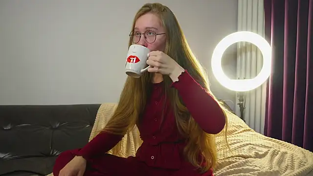HarrietGeorge online show from October 4, 2025, 1:34 pm