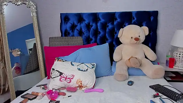 TANISHA HILL online show from October 25, 2025, 4:22 am