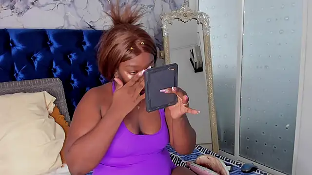 TANISHA HILL online show from December 3, 2025, 7:35 pm