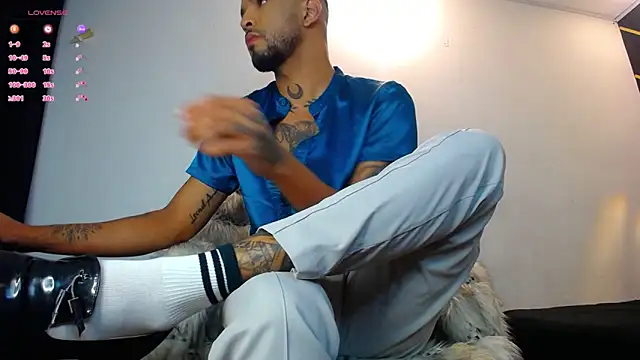 LickMyInk online show from October 17, 2025, 3:43 am