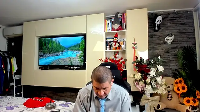 Snapshot of SpartacusDaddy48 chatting on May 10, 2026, 1:46 pm SpartacusDaddy48 online show from May 10, 2026, 1:46 pm