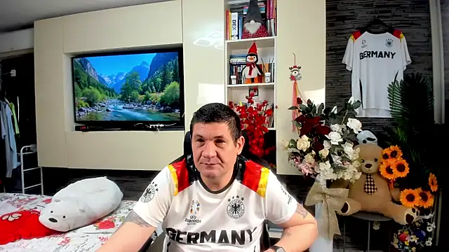 Snapshot of SpartacusDaddy48 chatting on June 12, 2026, 10:51 pm SpartacusDaddy48 online show from June 12, 2026, 10:51 pm