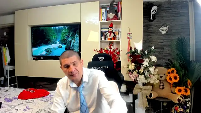 Snapshot of SpartacusDaddy48 chatting on May 7, 2026, 2:31 pm SpartacusDaddy48 online show from May 7, 2026, 2:31 pm