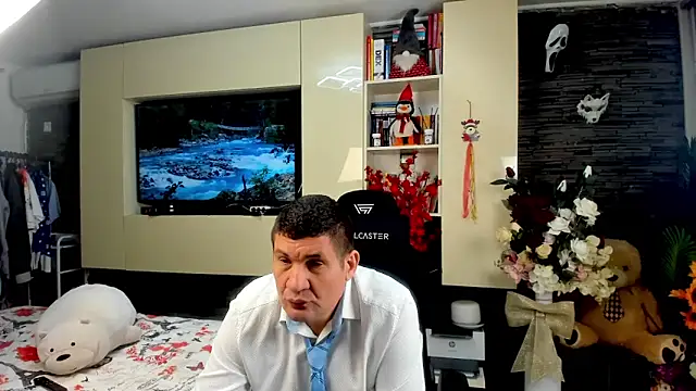 SpartacusDaddy48 online show from April 19, 2026, 10:49 am