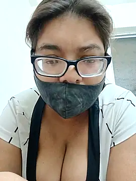 Snapshot of Elie_couple143 chatting on November 20, 2025, 6:30 pm Elie couple143 online show from November 20, 2025, 6:30 pm