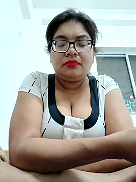 Snapshot of Elie_couple143 chatting on November 19, 2025, 8:09 pm Elie couple143 online show from November 19, 2025, 8:09 pm