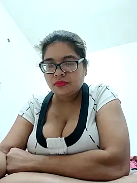 Snapshot of Elie_couple143 chatting on November 16, 2025, 1:21 am Elie couple143 online show from November 16, 2025, 1:21 am