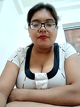 Snapshot of Elie_couple143 chatting on December 16, 2025, 8:07 am Elie couple143 online show from December 16, 2025, 8:07 am