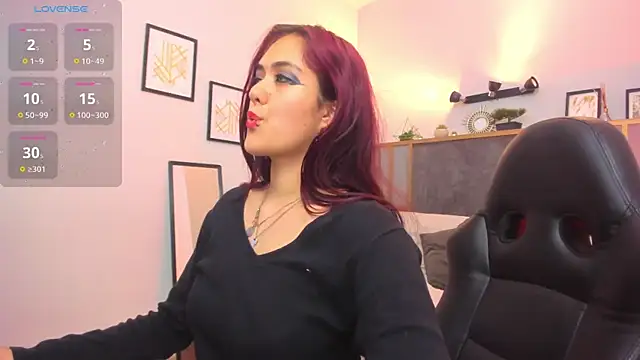 Snapshot of Azurra_amatto2 chatting on July 7, 2026, 8:34 pm Azurra amatto2 online show from July 7, 2026, 8:34 pm