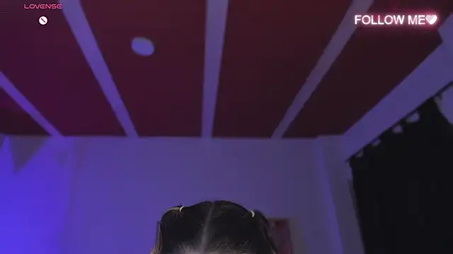 lunaarose online show from November 26, 2025, 3:50 am