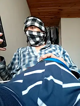 Baby Miko online show from November 28, 2025, 9:15 pm