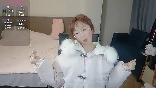 nini a online show from November 1, 2025, 8:19 am