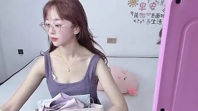 nini a online show from October 8, 2025, 10:17 am