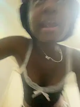 Snapshot of HennessyBaby21 chatting on April 1, 2026, 12:02 am HennessyBaby21 online show from April 1, 2026, 12:02 am