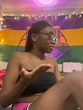 Snapshot of HennessyBaby21 chatting on March 10, 2026, 5:06 pm HennessyBaby21 online show from March 10, 2026, 5:06 pm